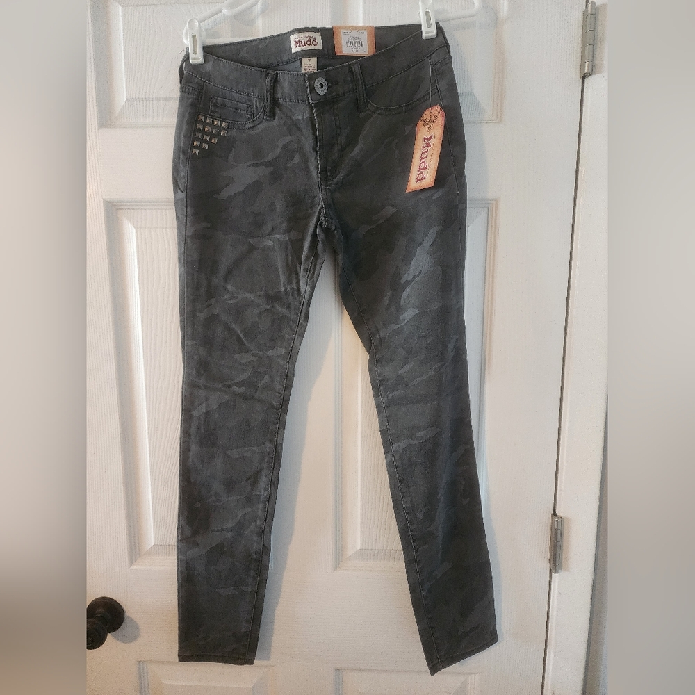 Junior's Camo Skinny Jegging Pants
